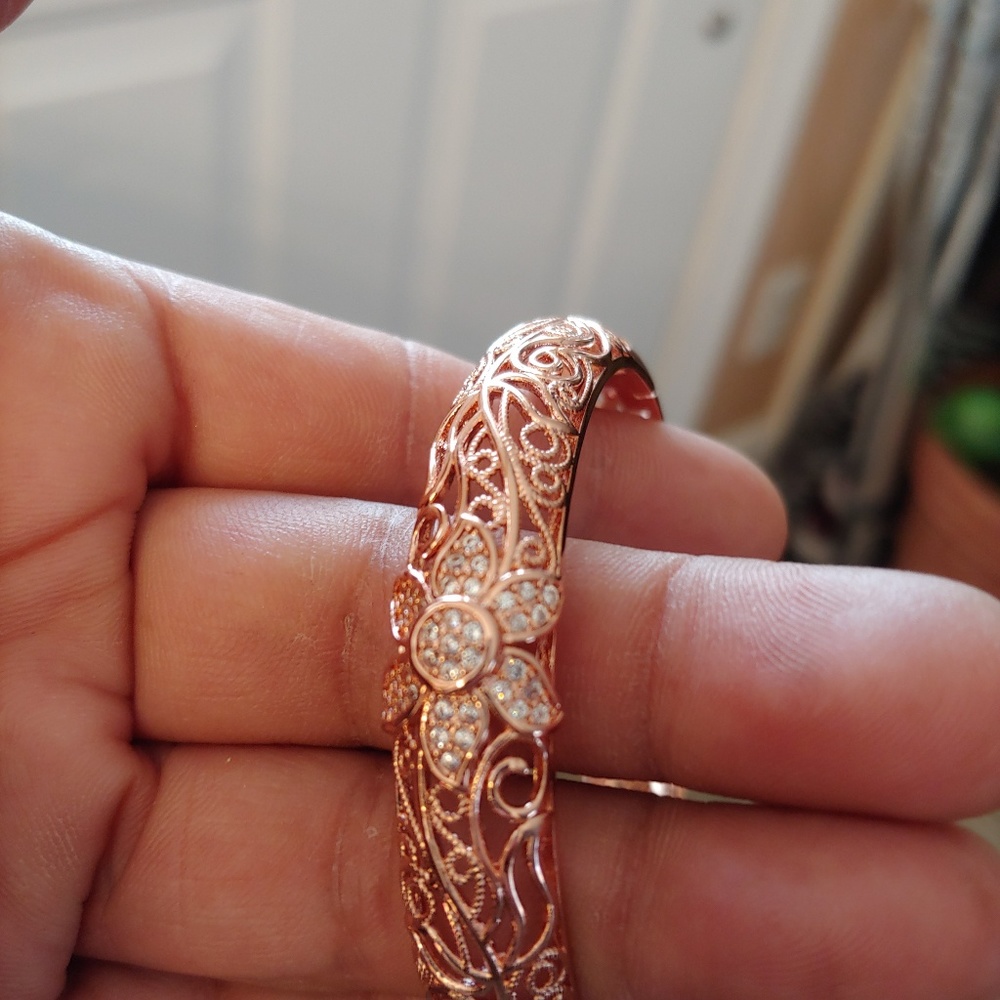 Bracelet rose color